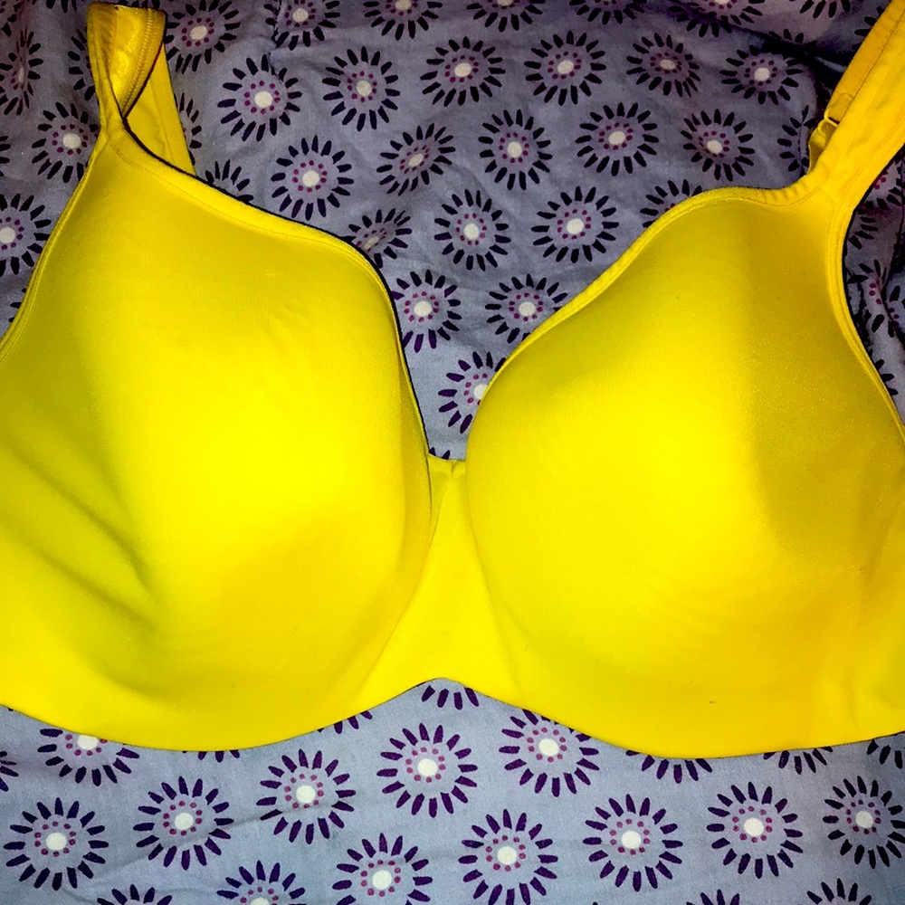 Canary yellow size 40 D bra